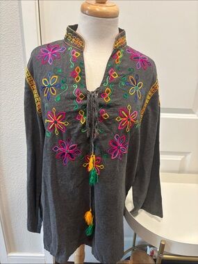 EUC ivy jane Charcoal Gray Embroidered Floral Tassel Tunic